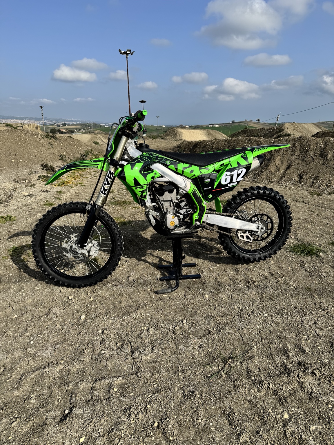 Kawasaki KXF250 vista frontale